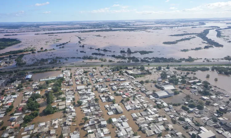 PORTO ALEGRE, RS, BRASIL, 14.05.2024 - Imagens aéreas de Porto Alegre e Região Metropolitana na tarde de terça-feira, 14 de maio de 2024. Devido as fortes chuvas, tudo continua alagado pela enchente. Foto: Mauricio Tonetto/ Secom