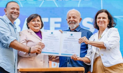 24.05.2024 -  Presidente da República, Luiz Inácio Lula da Silva, durante Cerimônia de assinatura da Ordem de Serviço das Obras de Macrodrenagem e Reurbanização de Áreas Afetadas por Enchentes, no Centro de Eventos de Araraquara e Região (CEAR).  Araraquara - SP.

Foto: Ricardo Stuckert / PR