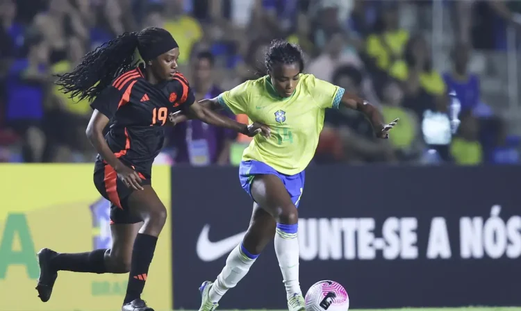 Cariacica (ES), 26/10/2024 - Lance da partida entre Brasil e Colômbia durante jogo amistoso da seleção brasileira feminina de futebol. Foto: Lívia Villas Boas/CBF