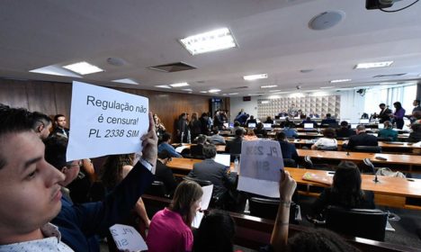 Brasília- 05/12/2024  Comissão Temporária Interna sobre Inteligência Artificial no Brasil (CTIA) realiza reunião com 1 item, o PL 2.338/2023, que dispõe sobre o uso da Inteligência Artificial.

À mesa, em pronunciamento, relator do PL 2.338/2023, senador Eduardo Gomes (PL-TO).

Foto: Edilson Rodrigues/Agência Senado