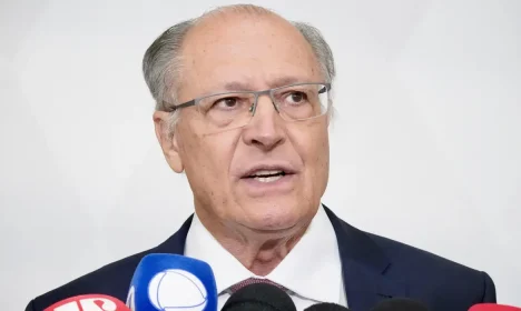 Brasília (DF) 17/03/2025 - Vice-presidente da República Geraldo Alckmin durante entrevista coletiva  no Palácio do Planalto onde fala sobre o desempenho do setor de eletroeletrônicos com Associação Nacional de Fabricantes de Produtos Eletroeletrônicos - ELETROS. Foto: Cadu Gomes/VPR