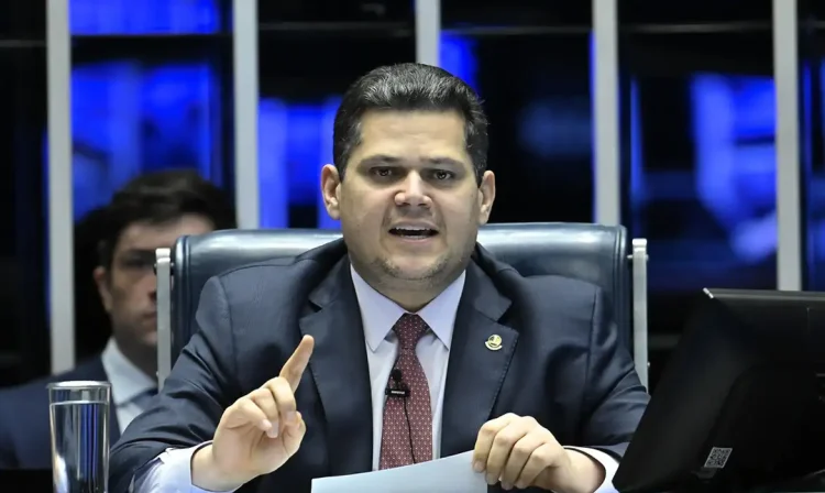 Brasília (DF), 24/06/2025 - Presidente do Senado, Davi Alcolumbre, durante sessão deliberativa ordinária do Senado Federal que trata de igualdade de gênero, proteção à família de empregados públicos e segurança alimentar de estudantes. Foto: Andressa Anholete/Agência Senado