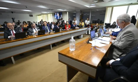 Brasília (DF), 24/09/2025 - Comissão de Assuntos Econômicos (CAE) realiza reunião deliberativa para analisar o PL 1.952/2019, que isenta do Imposto de Renda rendas mensais de até R$ 5 mil. Foto: Andressa Anholete/Agência Senado