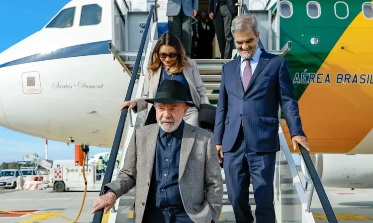 Roma, 12/10/2025 - Presidente da República, Luiz Inácio Lula da Silva, durante chegada a Roma. Aeroporto Internacional de Roma. Foto: Ricardo Stuckert/PR