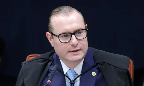 Brasília (DF), 21/10/2025 - Ministro Cristiano Zanin durante sessão no STF de julgamento da Ação Penal 2694 -Núcleo 4 da trama golpista. Foto: Rosinei Coutinho/STF