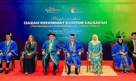54878430018_ccb4739baa_o Kuala Lumpur, 25/10/2025 - Presidente da República, Luiz Inácio Lula da Silva, durante cerimônia de outorga do título de doutor “honoris causa” em Desenvolvimento Internacional e Sul Global, concedido pela Universidade Nacional da Malásia. Foto: Ricardo Stuckert/PR