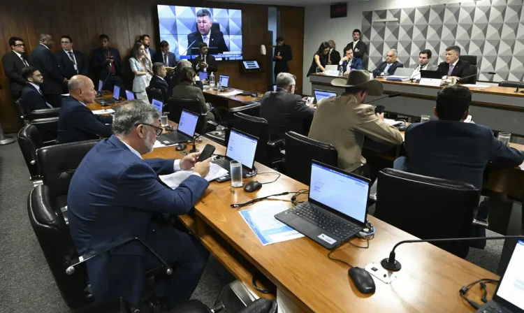 Brasília (DF), 23/02/2026 - Reunião da Comissão Parlamentar Mista de Inquérito do INSS - 2025 (CPMI - INSS) realiza oitiva de empresária ligada à Confederação Nacional de Agricultores Familiares e Empreendedores Familiares Rurais (Conafer), apontada como beneficiária de mais de R$ 100 milhões provenientes de descontos indevidos em benefícios previdenciários. Foto: Carlos Moura/Agência Senado