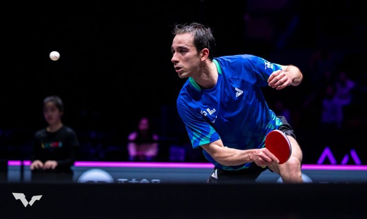 Número 4 do mundo, brasileiro abre 3 sets a 1, mas desperdiça três match points, leva virada e volta a ser derrotado pelo francês Félix Lebrun, sendo eliminado nas quartas de final do WTT Champions de Chongqing. Torneio é voltado aos 32 mesatenistas mais bem colocados do ranking.

Hugo Calderano perde de algoz olímpico e cai em torneio na China
Brasileiro abre 3 sets a 1, mas leva virada do francês Félix Lebrun.  Foto: WTT/Divulgação