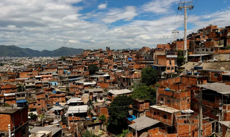 Rio de Janeiro (RJ) - 26/12/2024 - 100 fotos melhores de 2024, retrospectiva - Foto feita em 22/02/2023 - Agçomerado de casas das favelas do Complexo do Alemão, zona norte da cidade.  Foto: Tânia Rêgo/Agência Brasil