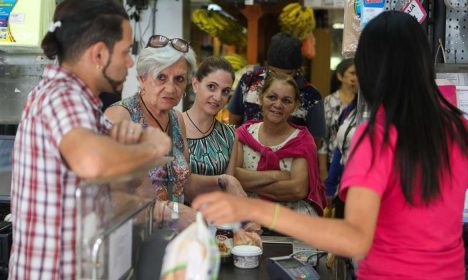 Filas nos supermercados de Caracas