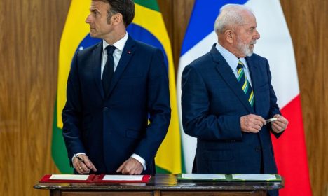 Brasília (DF) 28/03/2024 - O presidente da França, Emmanuel Macron, é recebido pelo presidnete Luiz Inácio lula da Silva, em cerimônia oficial no Palácio do Planalto. Foto: Fabio Rodrigues- Pozzebom/Agência Brasil