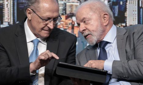 São Paulo (SP), 10/10/2025 - Presidente Luiz Inácio Lula da Silva (d) conversa com vice presidnte, Gerlado Alckim (e) participa da cerimônia de anúncio do novo modelo de crédito imobiliário, no Centro de Convenções Rebouças.
Foto: Pulo Pinto/Agência Brasil