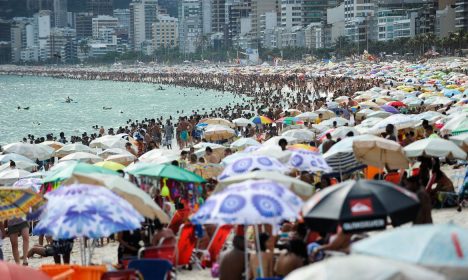 Cariocas e turistas lotam praias do Rio em dia de altas temperaturas (Tomaz Silva/Agência Brasil)