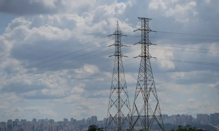 Linhas de transmissão de energia do sistema elétrico nacional
