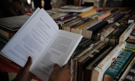 A tradicional e popular Feira de Livros, realizada de forma itinerante em várias praças da cidade do Rio de Janeiro, está comemorando 60 anos, com uma edição especial no Largo da Carioca (Fernando Frazão/Agência Brasil)