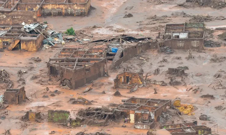 Mariana (MG) - Área afetada pelo rompimento de barragem no distrito de Bento Rodrigues, zona rural de Mariana, em Minas Gerais (Antonio Cruz/Agência Brasil)