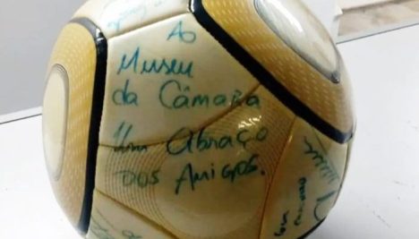 Bola-autografada-por-Neymar-e-encontrada-em-Sorocaba-e-esta-na-Policia-Federal-Foto-Arquivo-Pessoal