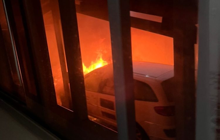 Carro-em-chamas-na-cidade-de-Sao-Vicente-RN