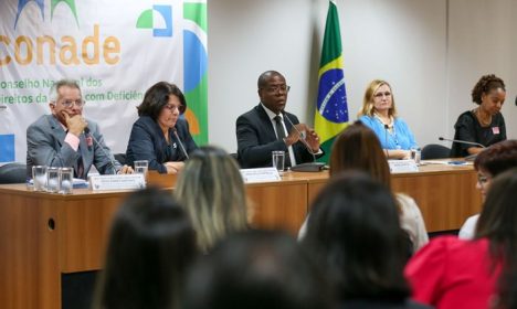 Decio-Santiago-abriu-a-reuniao-para-posse-dos-novos-membros-Foto-Jose-Cruz-ABr