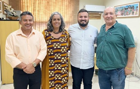 Dr.-Tadeu-e-o-presidente-Ivnaildo-do-Hospital-na-Fundacao-Jose-Augusto