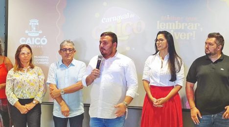 Prefeito-Dr.-Tadeu-ao-lado-da-Secretaria-de-Turismo-Mara-Costa-confirmou-evento