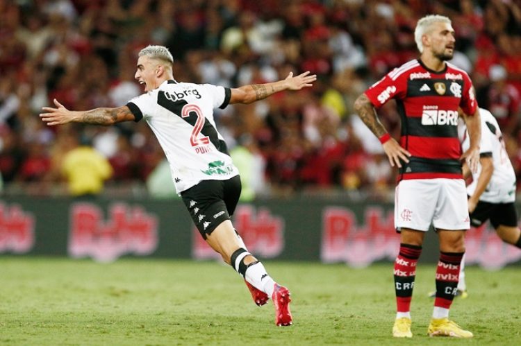 Puma-Rodrigues-comemora-gol-contra-o-Flamengo-Foto-Daniel-Ramalho-Vasco