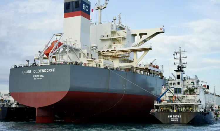 Rio de Janeiro (RJ), 24/04/2025 - Petrobras abastece navio da Vale Luise Oldendorff com combustível marítimo com 24 % de biodiesel de segunda geração, mistura de óleo de cozinha usado. Petrobras/Divulgação