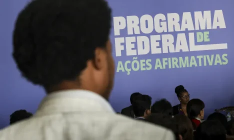 Brasília (DF), 04/12/2024 - A ministra da Gestão e da Inovação em Serviços Públicos, Esther Dweck, o ministro de Relações Exteriores, Mauro Vieira, e a ministra da Igualdade Racial, Anielle Franco, participam do lançamento do plano de ação do Minstério de Relações Exteriores para o Programa Federal de Ações Afirmativas. Foto: Marcelo Camargo/Agência Brasil