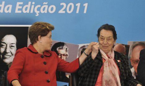 Brasília - A presidenta Dilma Rousseff, fala na cerimônia de entrega do Prêmio Almirante Álvaro Alberto para Ciência e Tecnologia de 2011 à economista e professora Maria da Conceição de Almeida Tavares. Arquivo. Antonio Cruz/ABR.