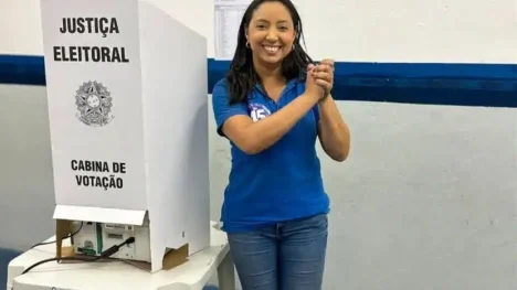 Aize Bezerra (PSDB) durante votação neste domingo 6 / Foto: Reprodução