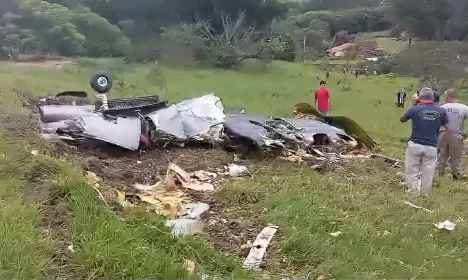 Itapeva (MG) - Avião de pequeno porte cai em Itapeva, interior de MG e deixa sete mortos. Foto: Facebook/Reprodução