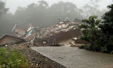 Cai prédio da Ladeira das Azaleias em Gramado. Bruno Stoltz/Prefeitura de Gramado