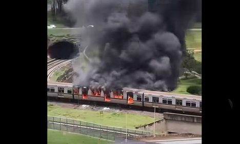 Vagão do Metrô pega fogo em Águas Claras, Distrito Federal. Foto: Facebook/DFAguasClaras