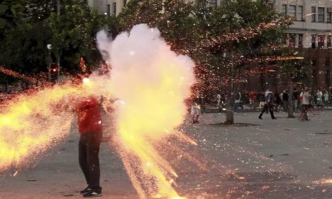 Começa júri dos acusados de matarem o cinegrafista Santiago Andrade, atingido por um rojão durante protesto no centro do Rio de Janeiro, em fevereiro de 2014. Foto: Associação Brasileira de Imprensa/Reprodução