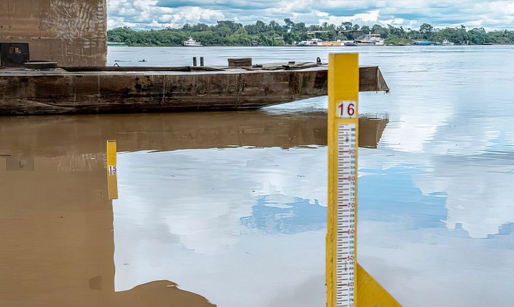Seca no Amazonas - A crise hídrica reduziu drasticamente o volume dos rios na região Norte, causando forte seca em toda a região amazônica, como no Rio Madeira - Foto: Defesa Civil/Porto Velho
