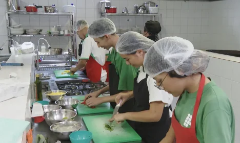 Brasília (DF) - Caminhos da Reportagem - Alunos do curso técnico de gastronomia do instituto federal de Brasília.
A taxa de desemprego no Brasil é de 8,8%, segundo a pesquisa mais recente do IBGE. Já entre os jovens de 18 a 24 anos, esse índice é o dobro: 18%.
Foto: Divulgaçāo