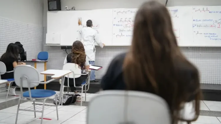 MEC estuda usar Enade como seleção unificada para professores