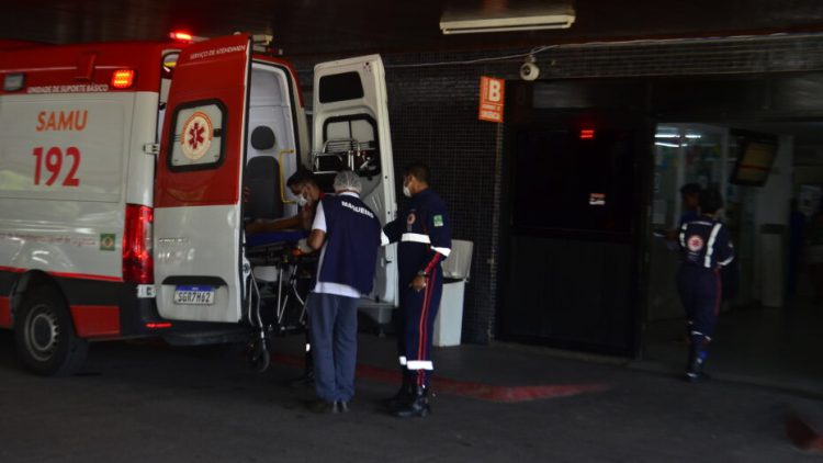 Ambulâncias do SAMU e Macas no Clóvis Sarinho (30)