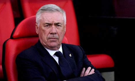 Técnico do Real Madrid, Carlo Ancelotti, durante partida contra o Rayo Vallecano pelo Campeonato Espanhol
18/02/2024 REUTERS/Ana Beltran