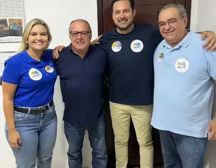 Da esq. para a dir., vice Joanna Guerra, candidato Paulinho Freire, Arthur Dutra e o atual prefeito, Álvaro Dias (Republicanos) / Foto: reprodução