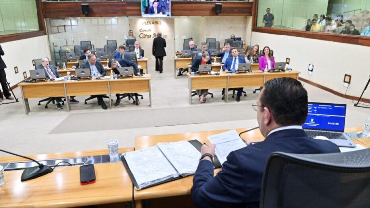 Plenário da Assembleia Legislativa durante votação do novo Refis ontem