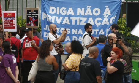 São Paulo SP 27/11//2023 - Assembléia unificada em frente a Câmara Municipal de São Paulo, das categorias que vão parar nesta terça-feira (28). Foto Paulo Pinto/Agência Brasil