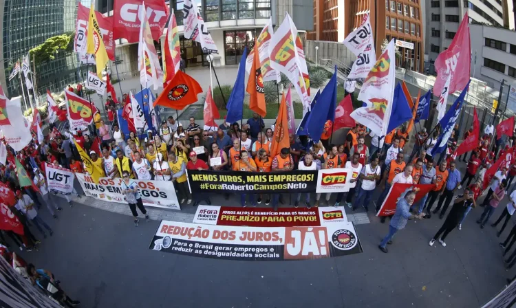 São Paulo  SP 18/06/202 Centrais sindicais fazem Ato contra os juros altos, na frente do Banco Central. Foto Paulo Pinto/Agencia Brasil