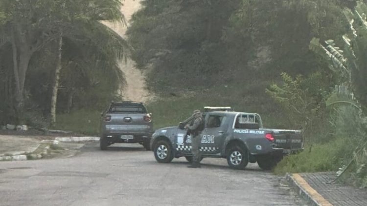 Policias após o confronto com o suspeito / Foto: Reprodução/Redes Sociais