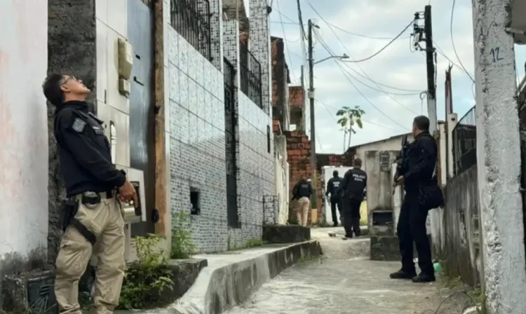 Salvador (BA), 04/11/2025 - Agentes da Polícia Civil durante operação na Bahia contra faccionados do Comando Vermelho. Foto: PCBA/Divulgação