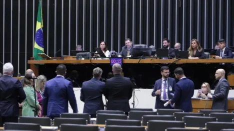 Câmara aprova projeto que torna crime fotografar por debaixo da roupa sem autorização - Foto: Bruno Spada/Câmara dos Deputados