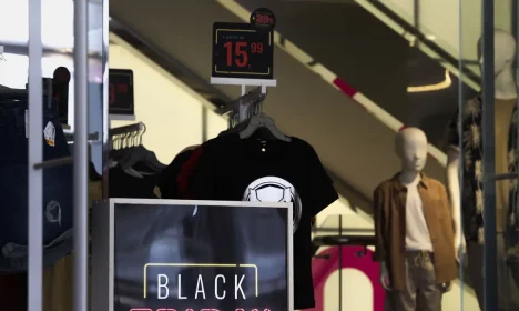 São Paulo, (SP), 22.11.2023 - Fachada de lojas na Avenida Paulista com ofertas da Black Friday. Foto: Paulo Pinto/Agência Brasil