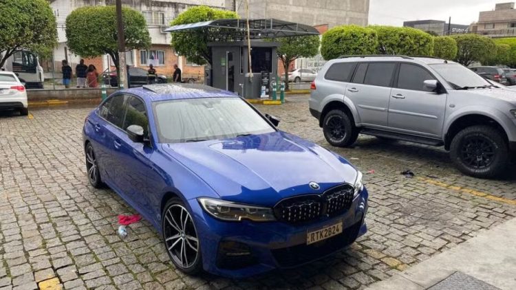 BMW onde jovens foram encontrados mortos em SC. Foto: Reprodução.