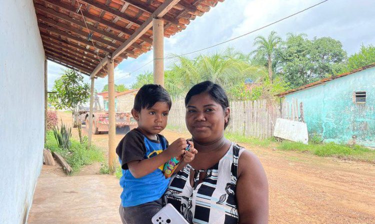 Brasília (DF) - Bolsa Família inclui um milhão de famílias e bate recorde de valor médio: R$ 672,45. - Francilene e Marcelo em Garrafão do Norte (PA): adicional de R$ 150 amplia cardápios. Fotos: Fábia Prates/Secom