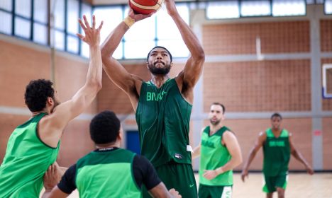 seleção brasileira masculina de basquete - Caboclo em destaque - treino - Paris 2024